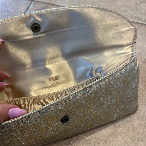 Elegant Silver and Gold Clutch with Intricate Design - Picture 3 of 3